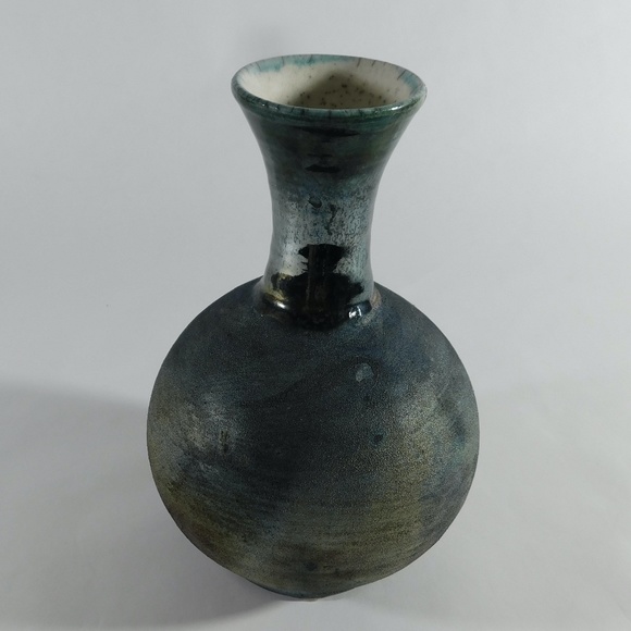 Stunning Small Raku Fired Emerald Green Glazed Studio Pottery Vase - Signed - Picture 4 of 15